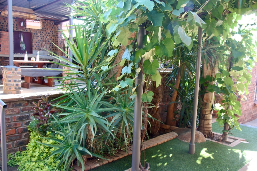 5 Bedroom Property for Sale in Langenhovenpark Free State